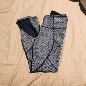 Lululemon black and white crop/Capri